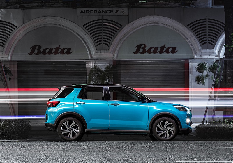 xe Toyota Raize 2022 đi đường