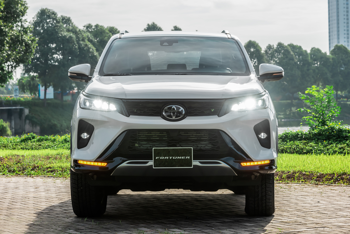 Đèn xe Toyota Fortuner 2023