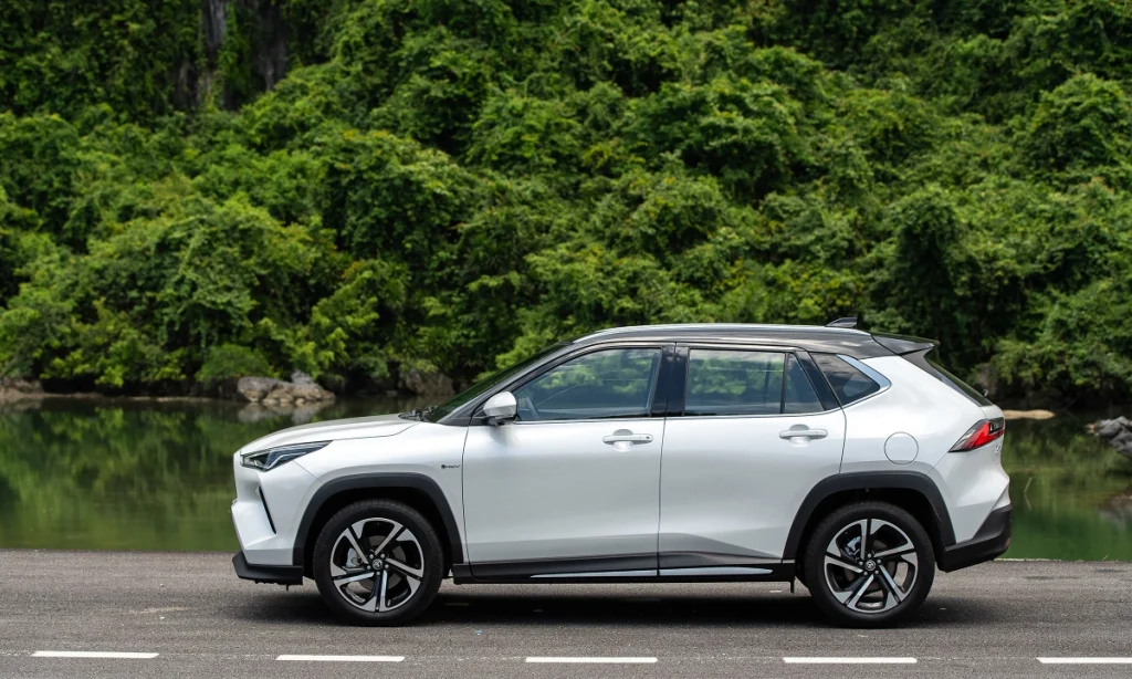 thân xe Toyota Yaris Cross 2024 