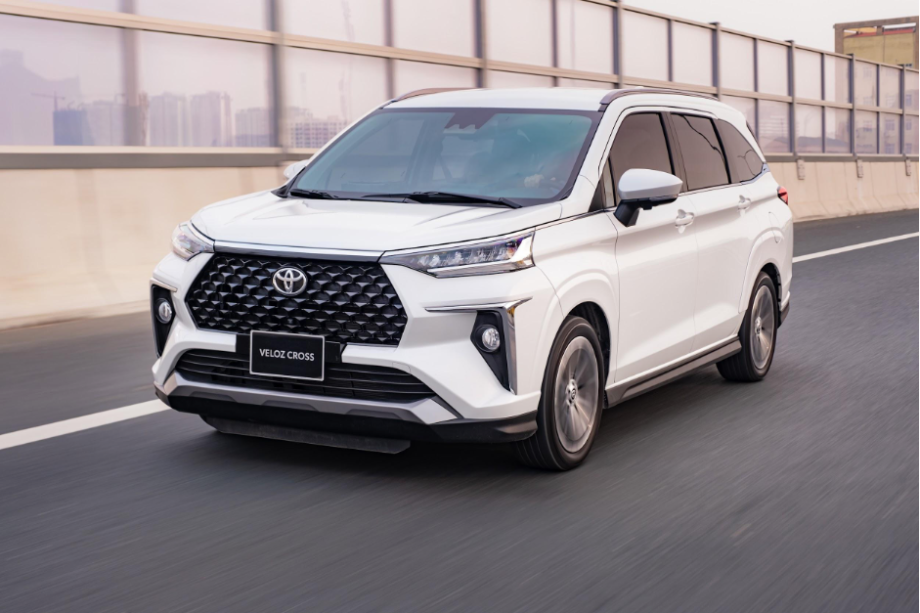 Xe 7 chỗ Veloz Cross