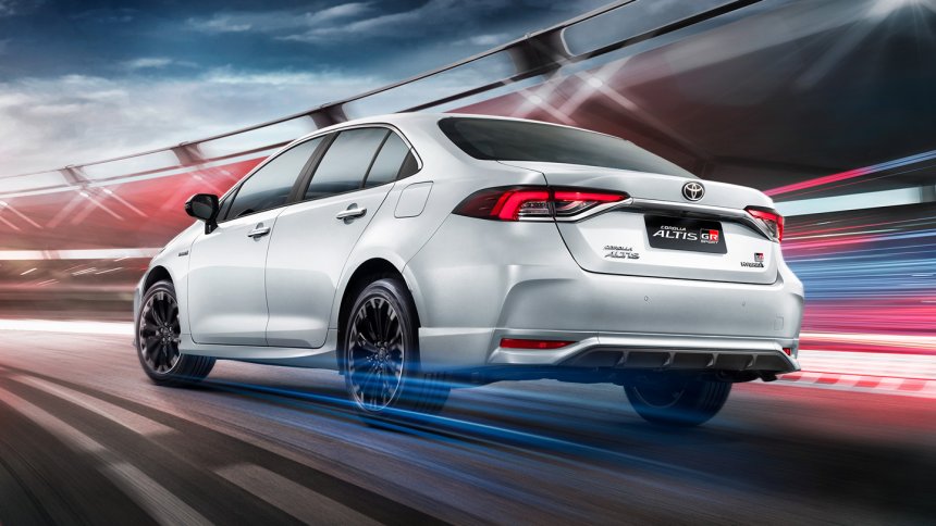 đuôi xe Toyota Corolla Altis GR Sport màu trắng