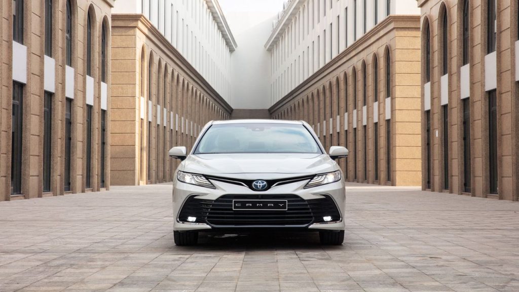 đầu xe Toyota Camry 2024