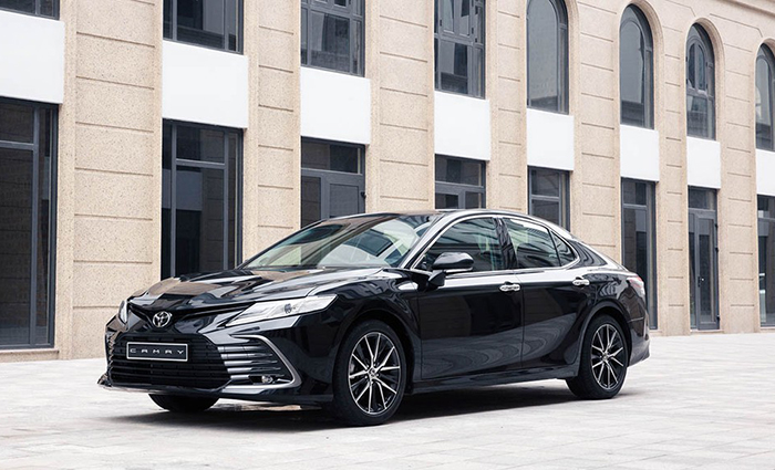 Xe Toyota Camry màu đen