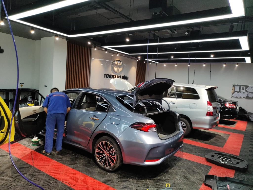 chăm sóc xe tại xưởng xe Toyota Mỹ Đình