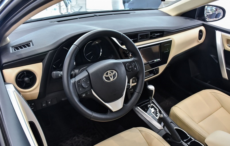 vô lăng và ghế lái xe Altis 1.8G 2023