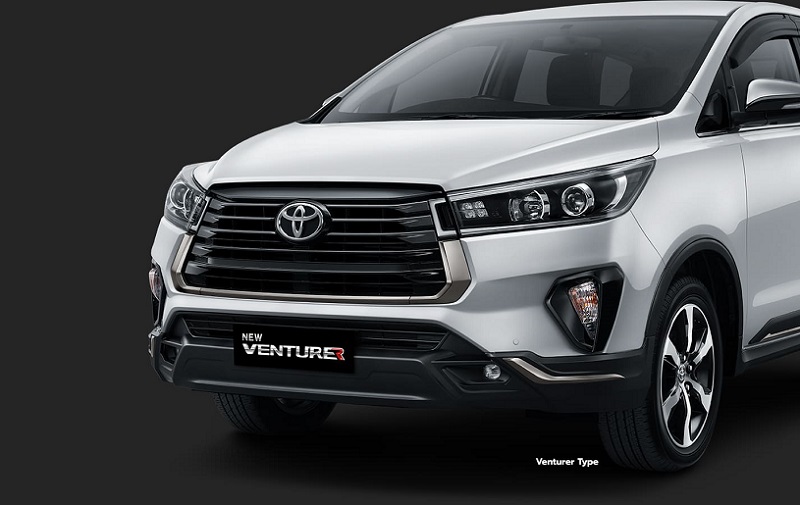 đầu xe Innova Venturer 2022 màu bạc