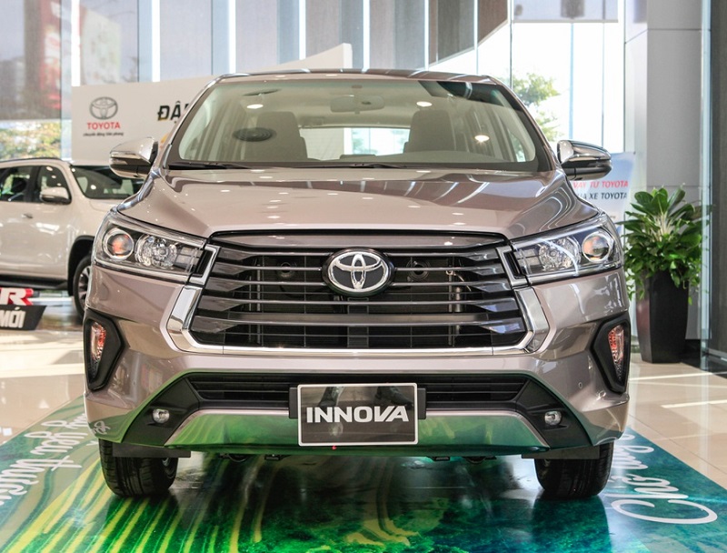 đầu xe Innova G 2022 màu đồng
