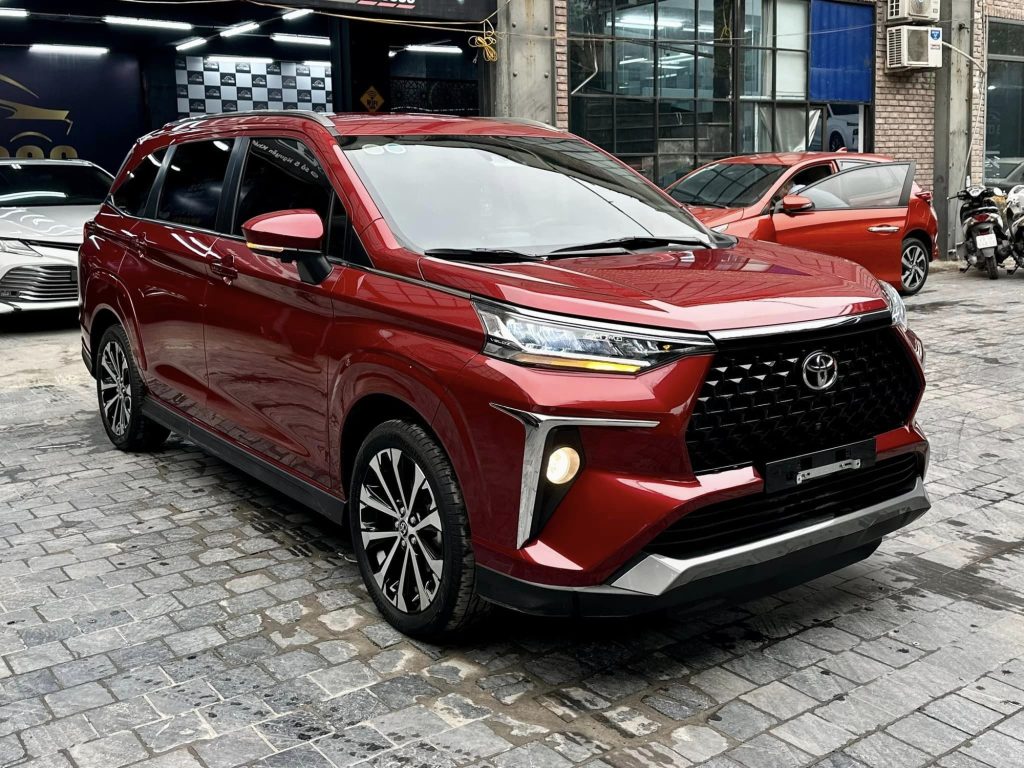 đầu xe Toyota Veloz Cross 2024 đỏ