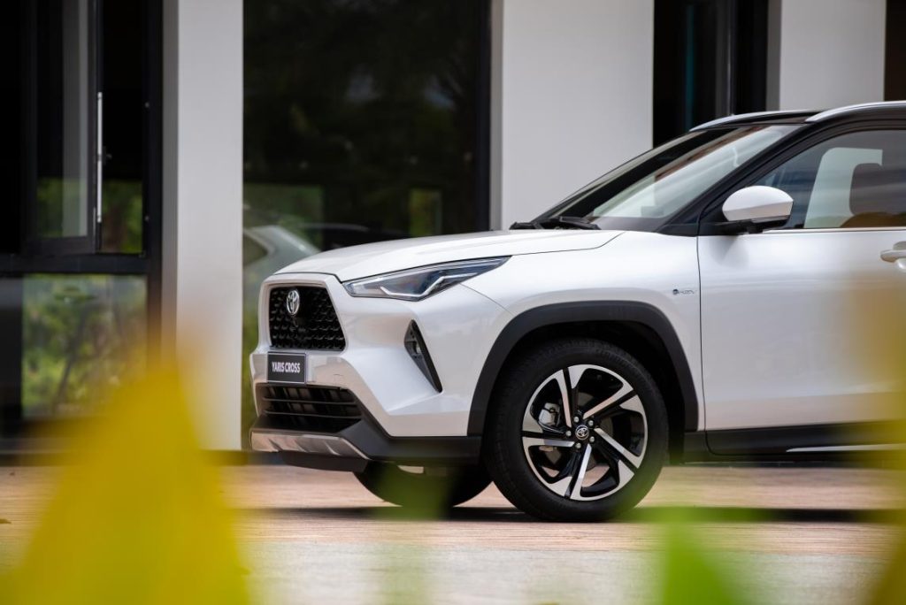 đầu xe Yaris Cross 2023 màu trắng