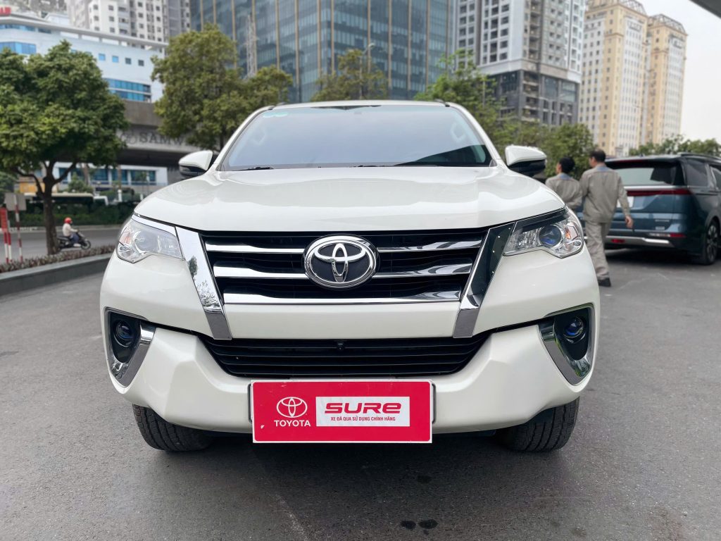 xe fortuner cũ màu trắng
