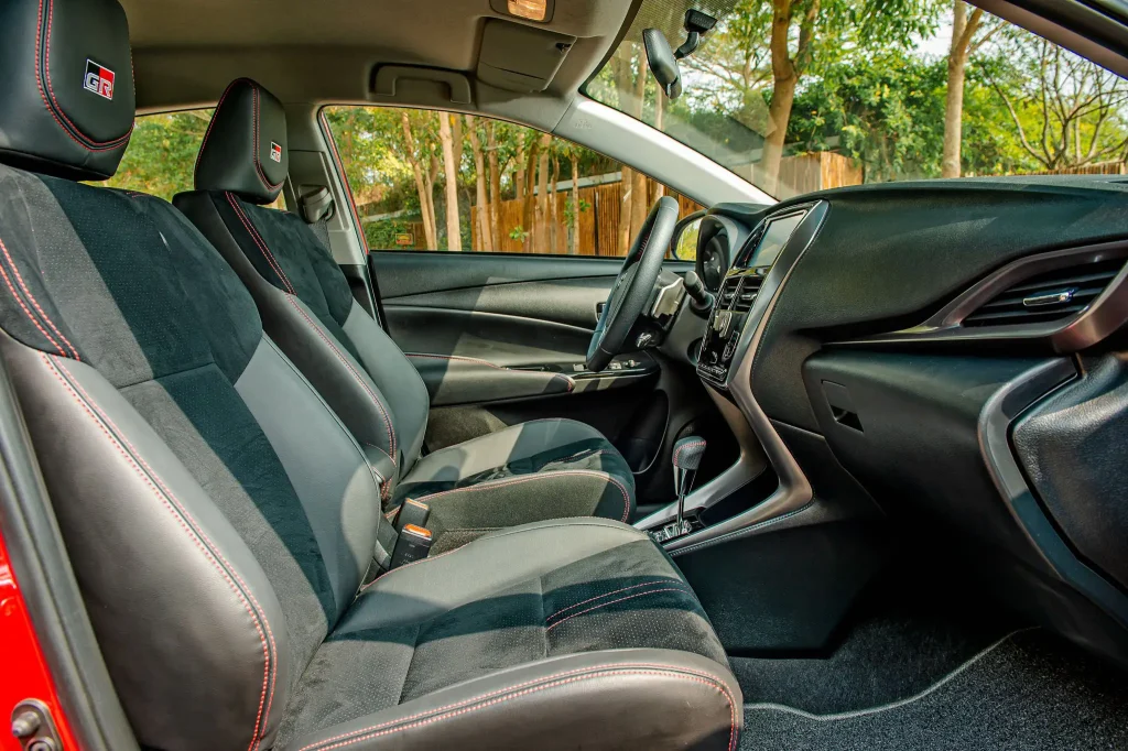Toyota Vios 2023 nội thất ghế trước