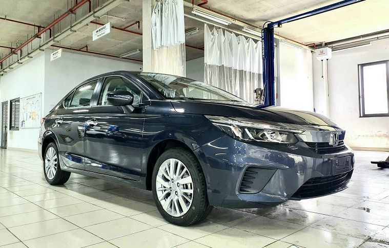 hông xe honda city màu xanh đen