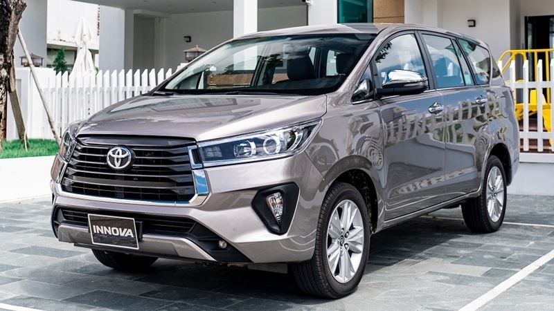 xe Innova V 2022 màu đồng