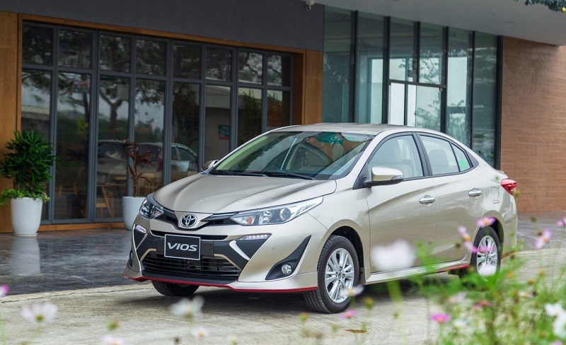 xe Vios 2023 màu nâu vàng