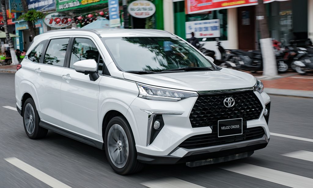 xe Veloz Cross 2023 bản CVT màu trắng