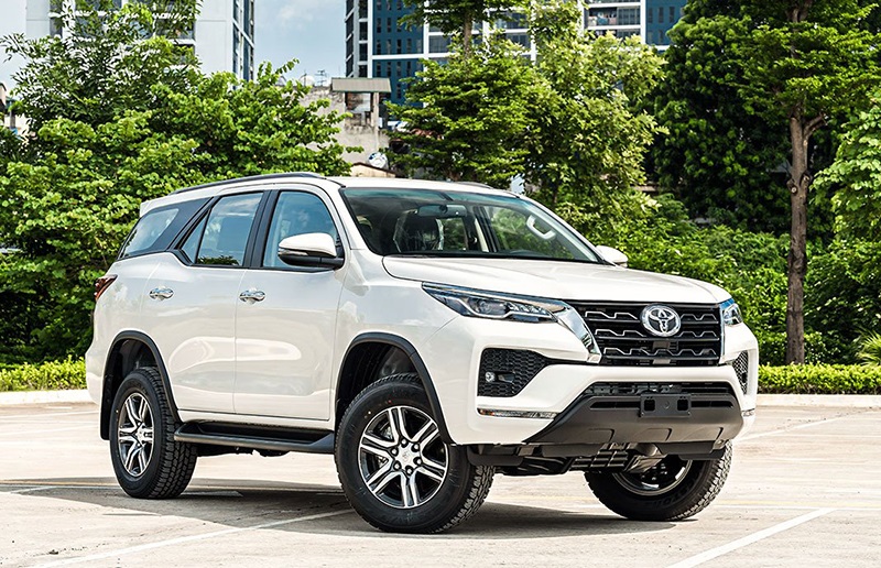 Xe Toyota Fortuner 2022 màu trắng