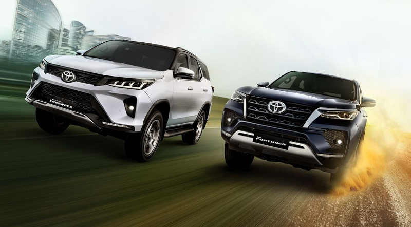 xe Fortuner 2022 màu trắng và màu đen