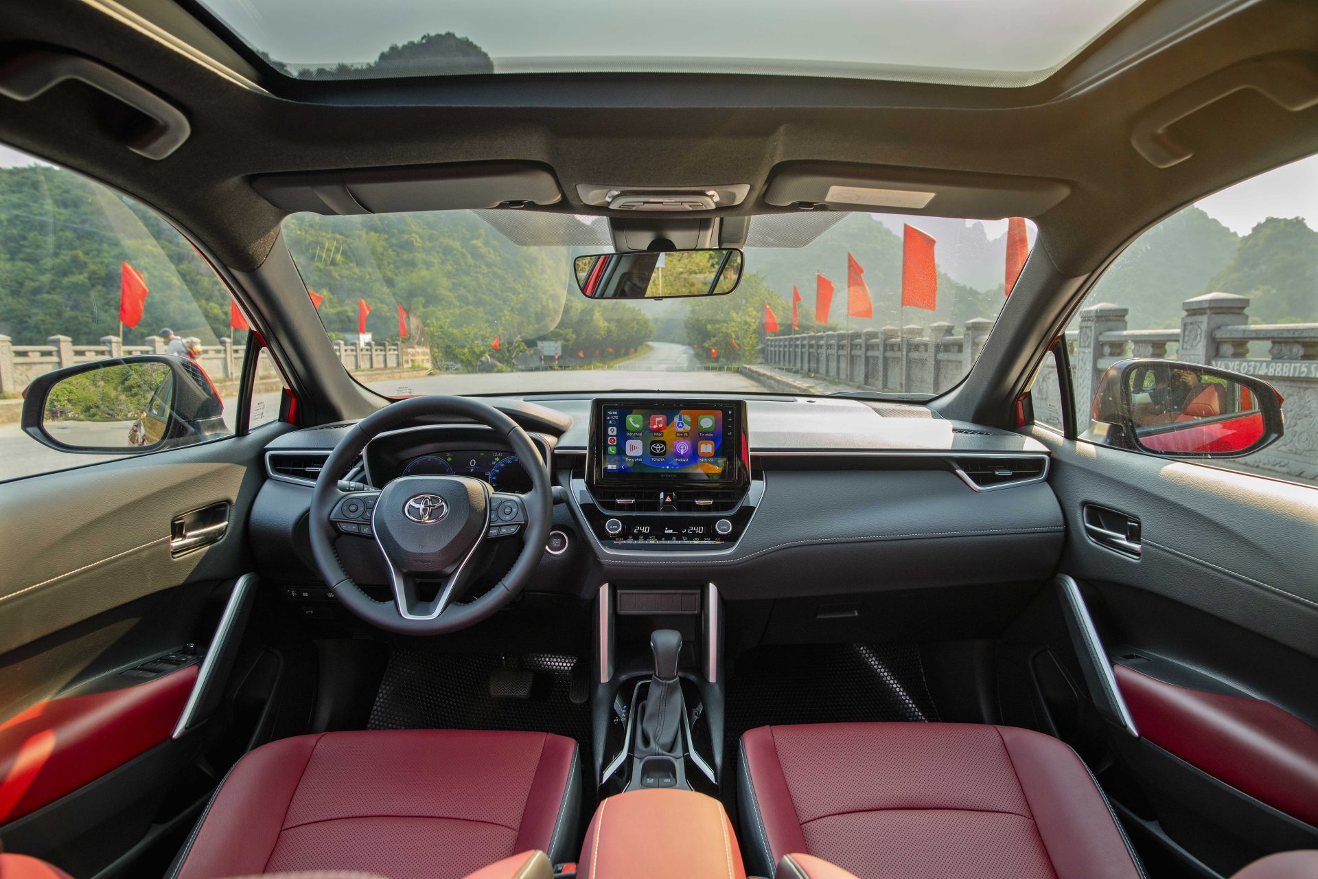 Mua Toyota Corolla Cross nội thất bản V