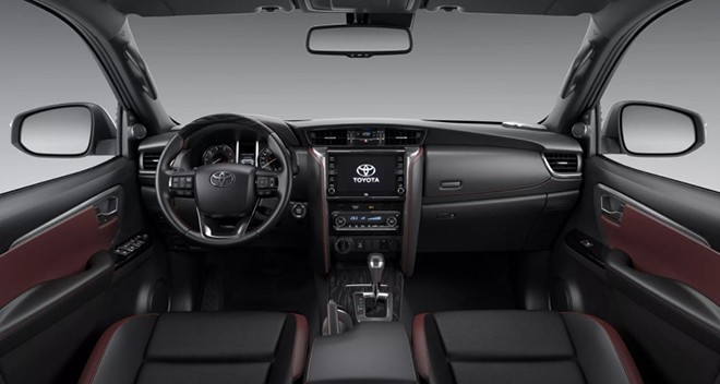 nội thất xe Toyota Fortuner 2024