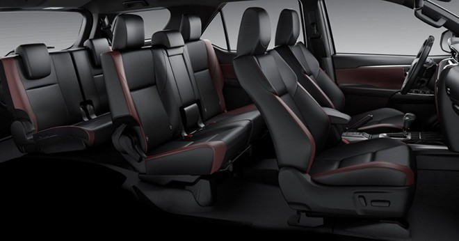 khoang ghế lái xe Toyota Fortuner 2024