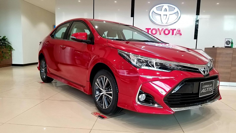 xe Corolla Altis 2023 màu đỏ tại Toyota Mỹ Đình