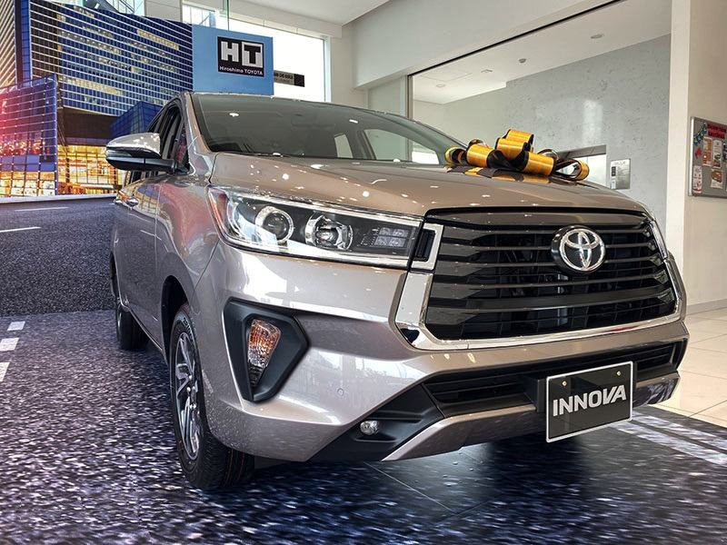 đầu xe Innova G 2022 màu đồng