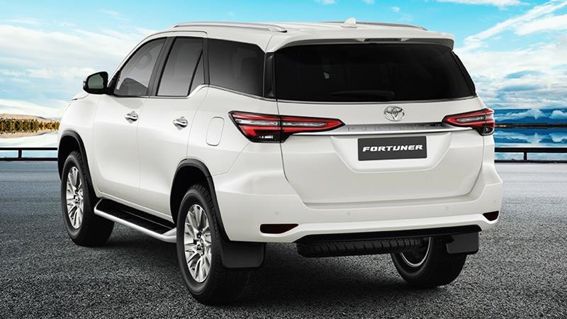 đuôi xe Fortuner 2022 màu trắng