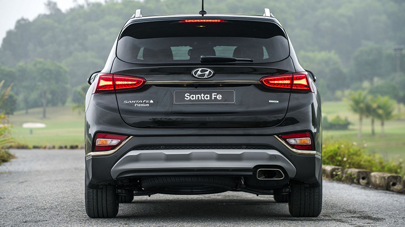 đuôi xe hyundai santa fe màu đen