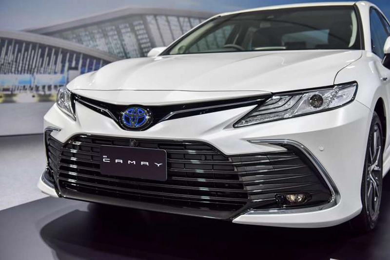 đầu xe Toyota Camry 2.5Q 2023
