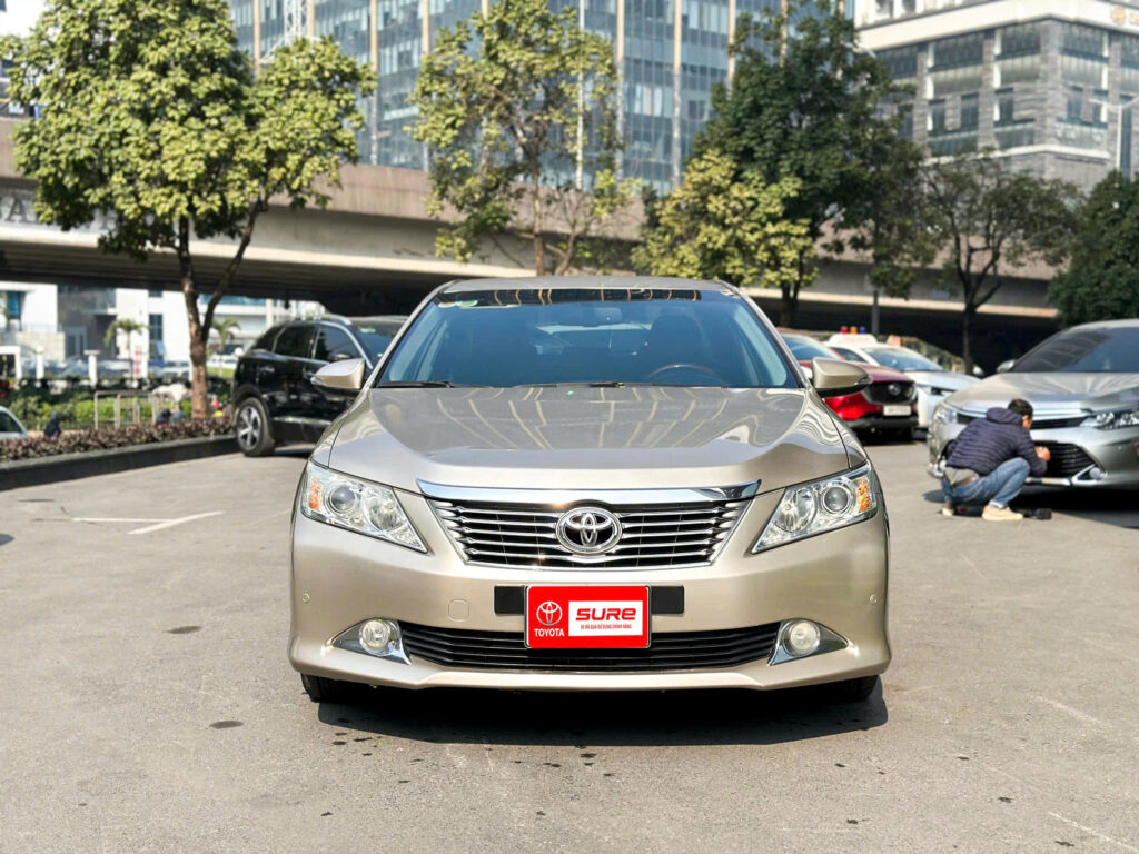 xe Camry cũ màu nâu vàng tại Toyota Sure Mỹ Đình