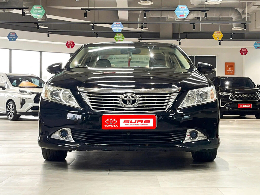 xe Camry cũ màu đen tại Toyota Sure Mỹ Đình