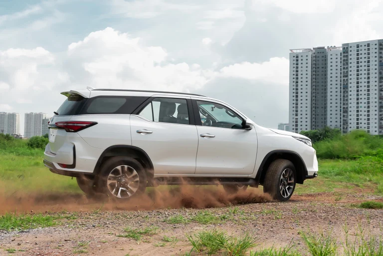 Giá xe Toyota Fortuner 2023 cập nhật mới nhất (T12/2023)
