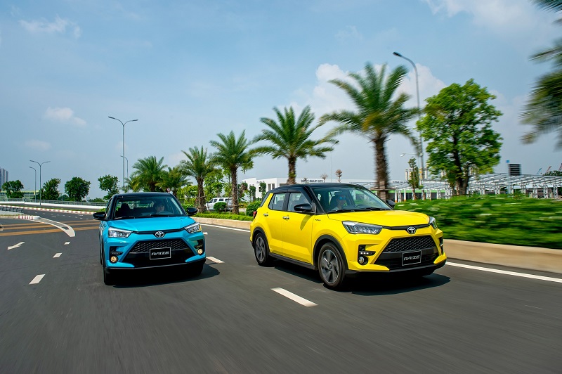 xe Toyota Raize 2022 màu xanh và màu vàng