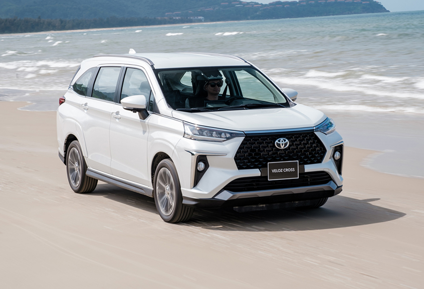 Toyota Veloz Cross 2024 trắng ngọc trai