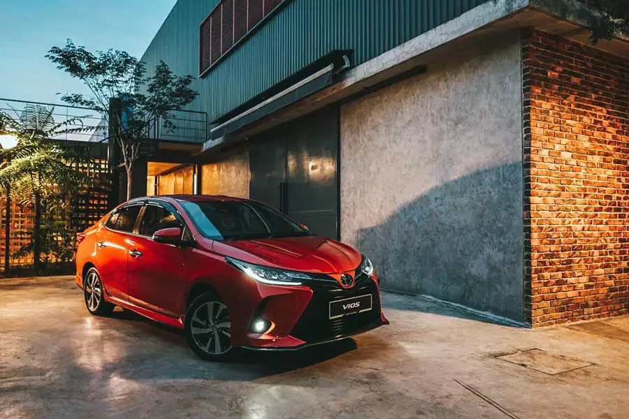 Toyota Vios 2023 đỏ