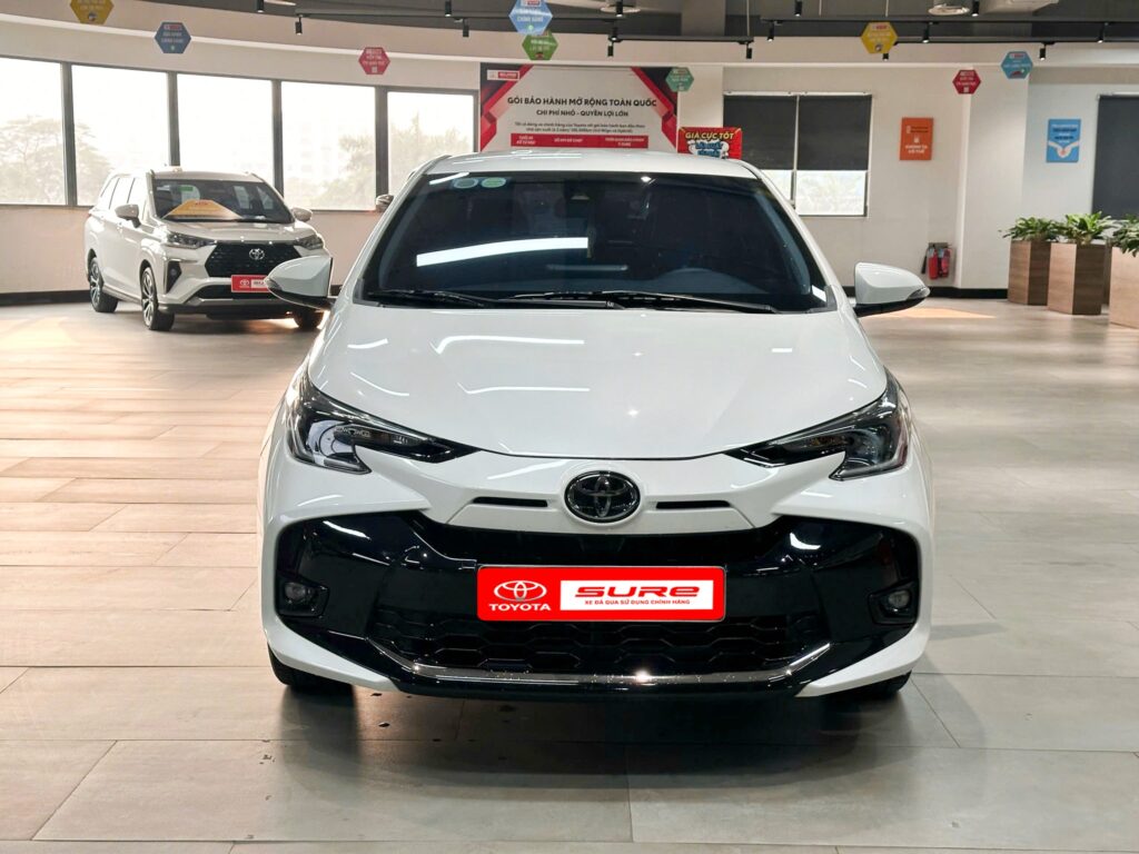 đầu xe Toyota Vios cũ màu trắng tại Toyota Sure Mỹ Đình