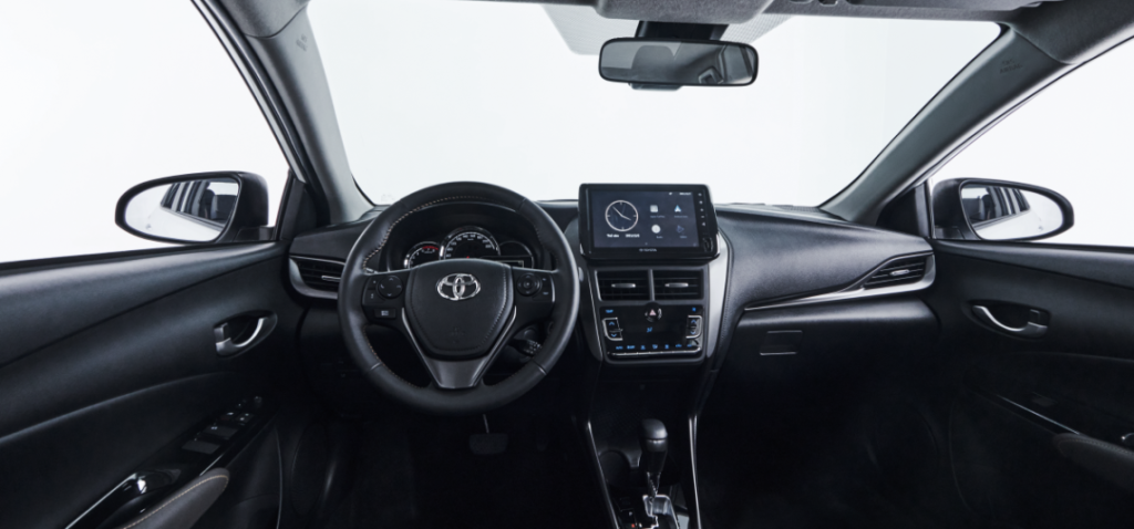 vô lăng và bảng điện tử xe Vios 2024