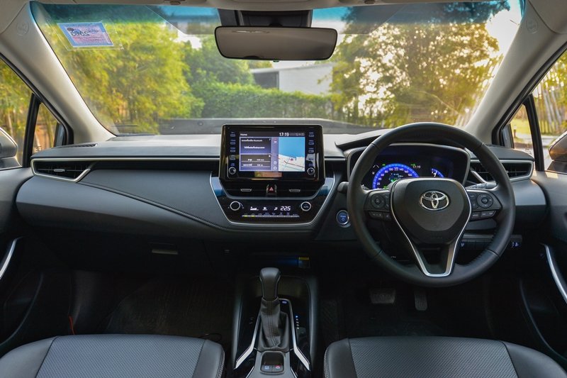 nội thất màu đen xe Altis 2023