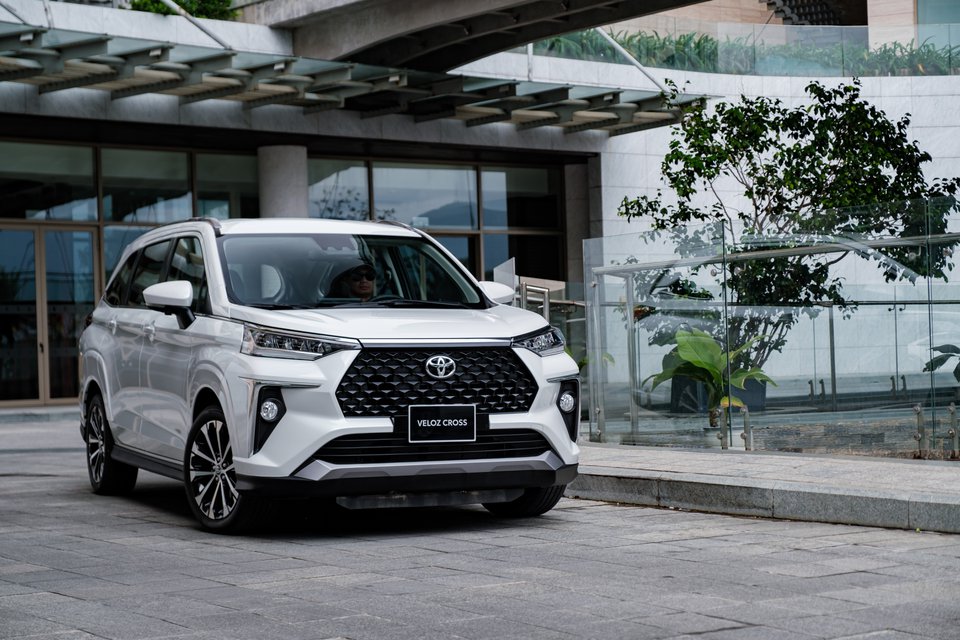 Xe Veloz Cross mới