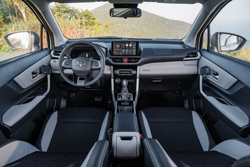 Ghế lái xe Veloz Cross