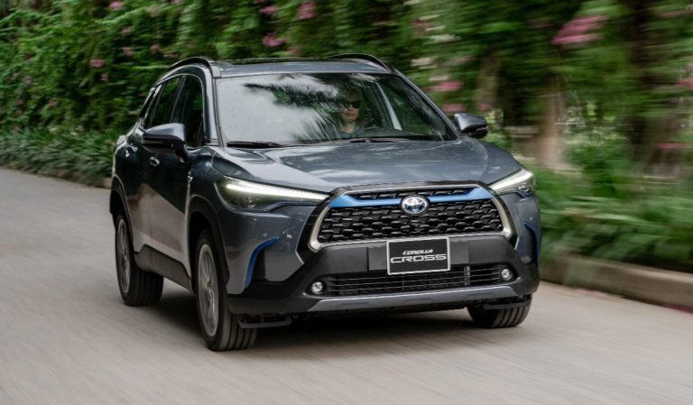 Đâu là lựa chọn xe Toyota 5 chỗ gầm cao phù hợp cho gia đình Việt?