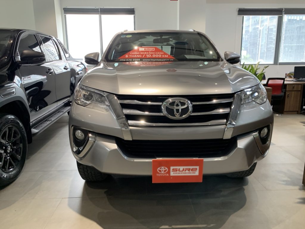 xe Fortuner cũ màu xám tại Toyota Sure Mỹ Đình