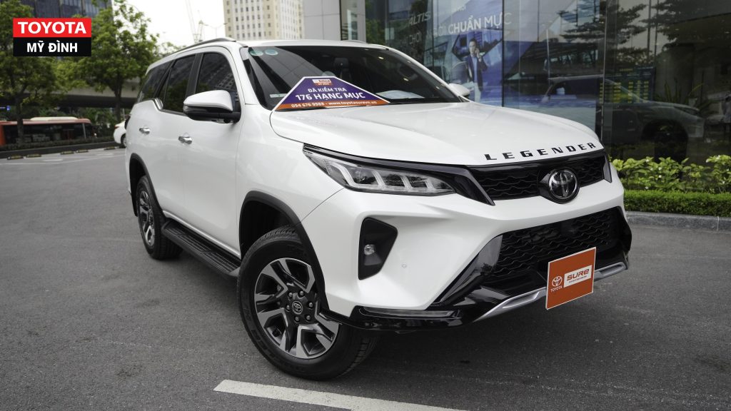Fortuner Legender 2.8AT 2022 màu trắng 